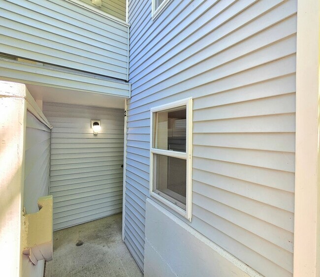 Building Photo - 2 Bedroom Condo In Lynnwood Available Now