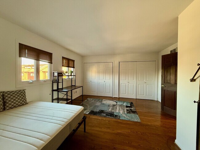 Building Photo - 28 Servan Ct