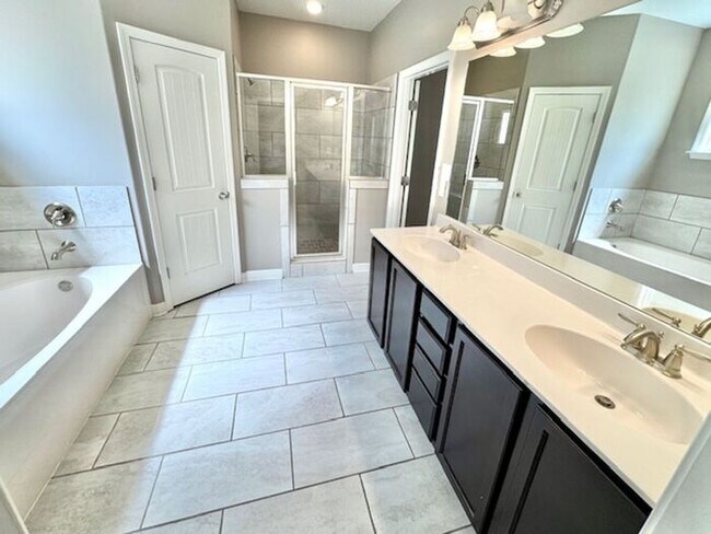 Building Photo - Now Leasing A 5 Bedroom 3 Bath Home In Olive Branch