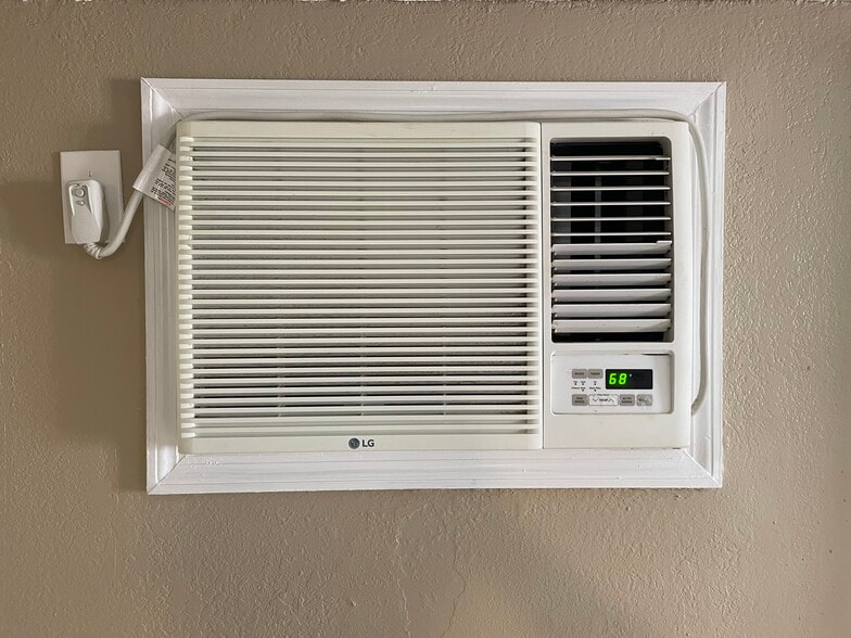 Building Photo - 1221 W Pierce St