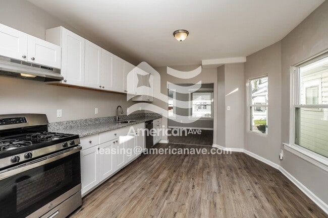 Building Photo - 810 Sutcliffe Ave