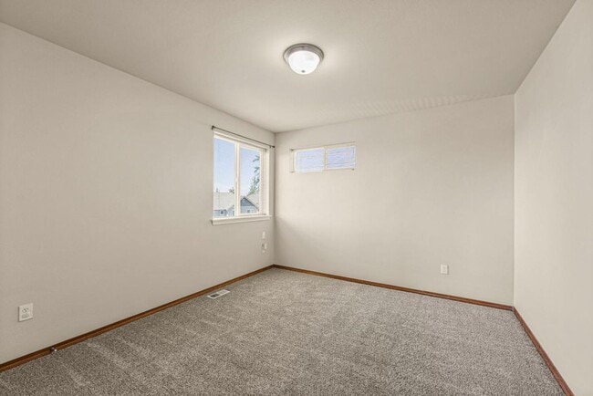 Building Photo - Spacious Corner Lot Home Near JBLM | 4 Bed...