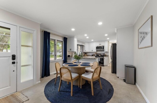 Building Photo - 1424 Vista Ln SW