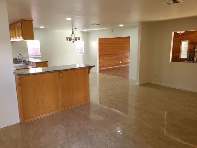 Building Photo - 851 Taft Ave