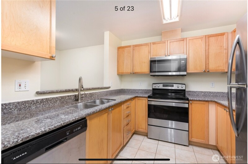 Building Photo - 18501 SE Newport Way