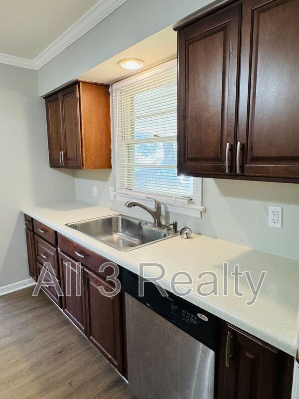 Building Photo - 664 Joryne Dr