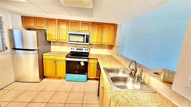 Building Photo - 1591 NE Miami Gardens Dr