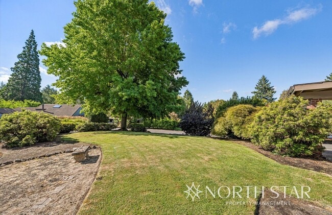 Building Photo - Charming One-Level Home on a Quiet Cul-de-...