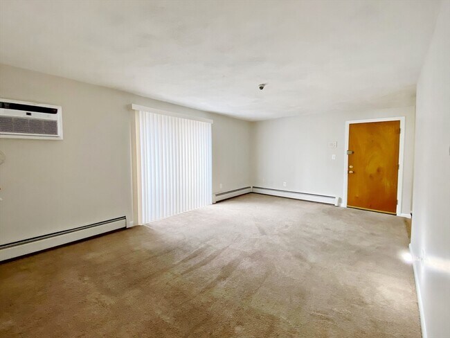 Building Photo - 128 Salem St