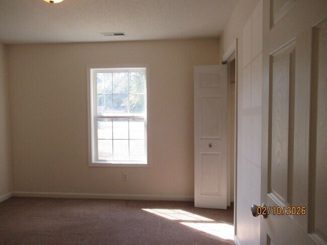 Building Photo - 3 Bedroom, 2 bathroom Brick home-HWY 15 SOUTH