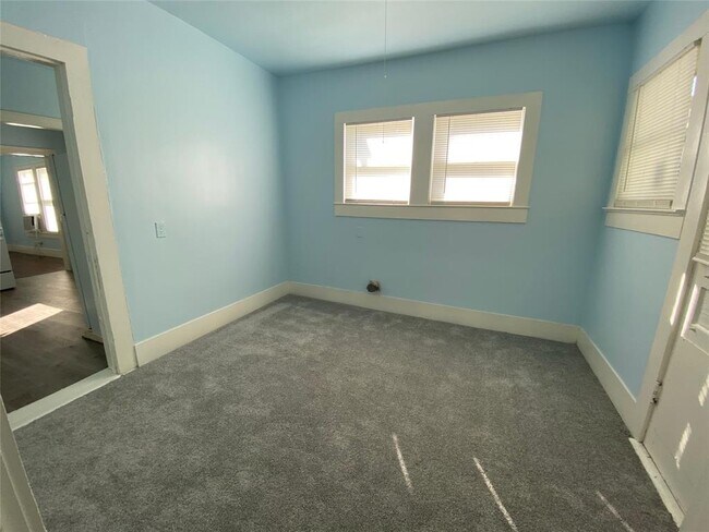 Building Photo - 6110 Schuler St