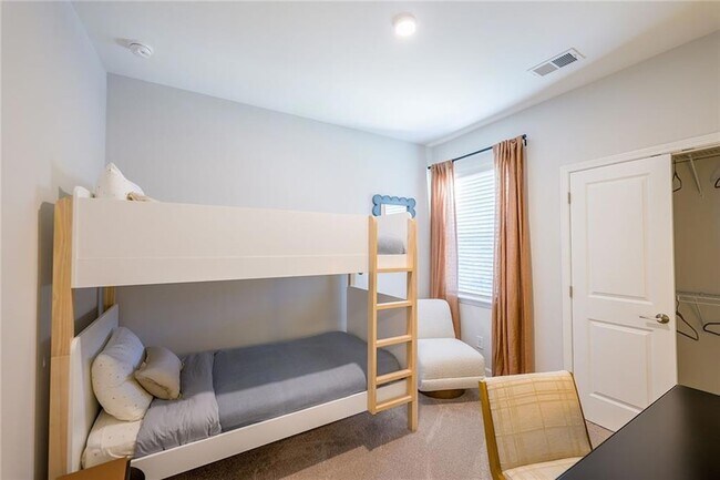 Building Photo - 622 Shallowford Rd