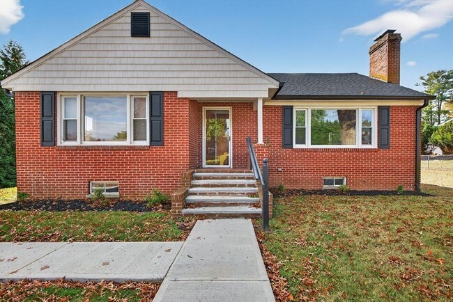 Building Photo - 250 Gillespie Dr NE