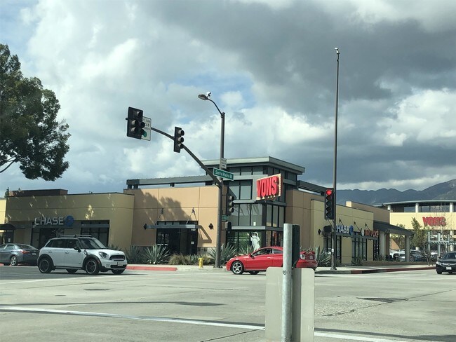 Building Photo - 410 S Sierra Madre Blvd
