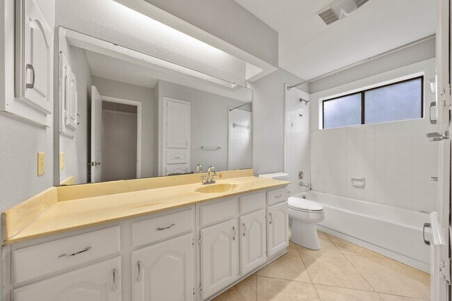 Building Photo - Stylish 3-Bed Home with Pool Access, Fenced Yard, and Garage — North Hills Village, San Antonio