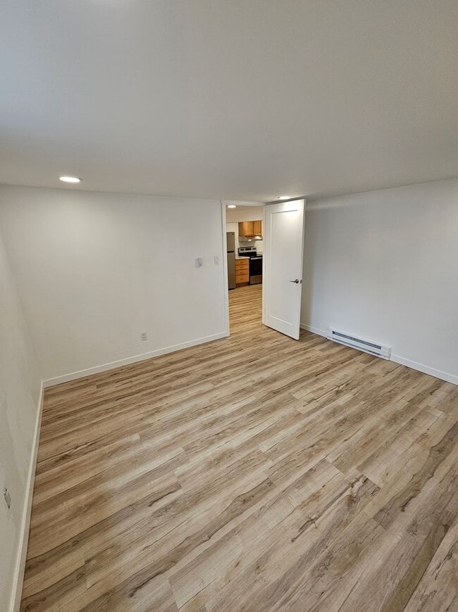 Building Photo - New 1 Bed unit - Safe, cool, clean, and nice.