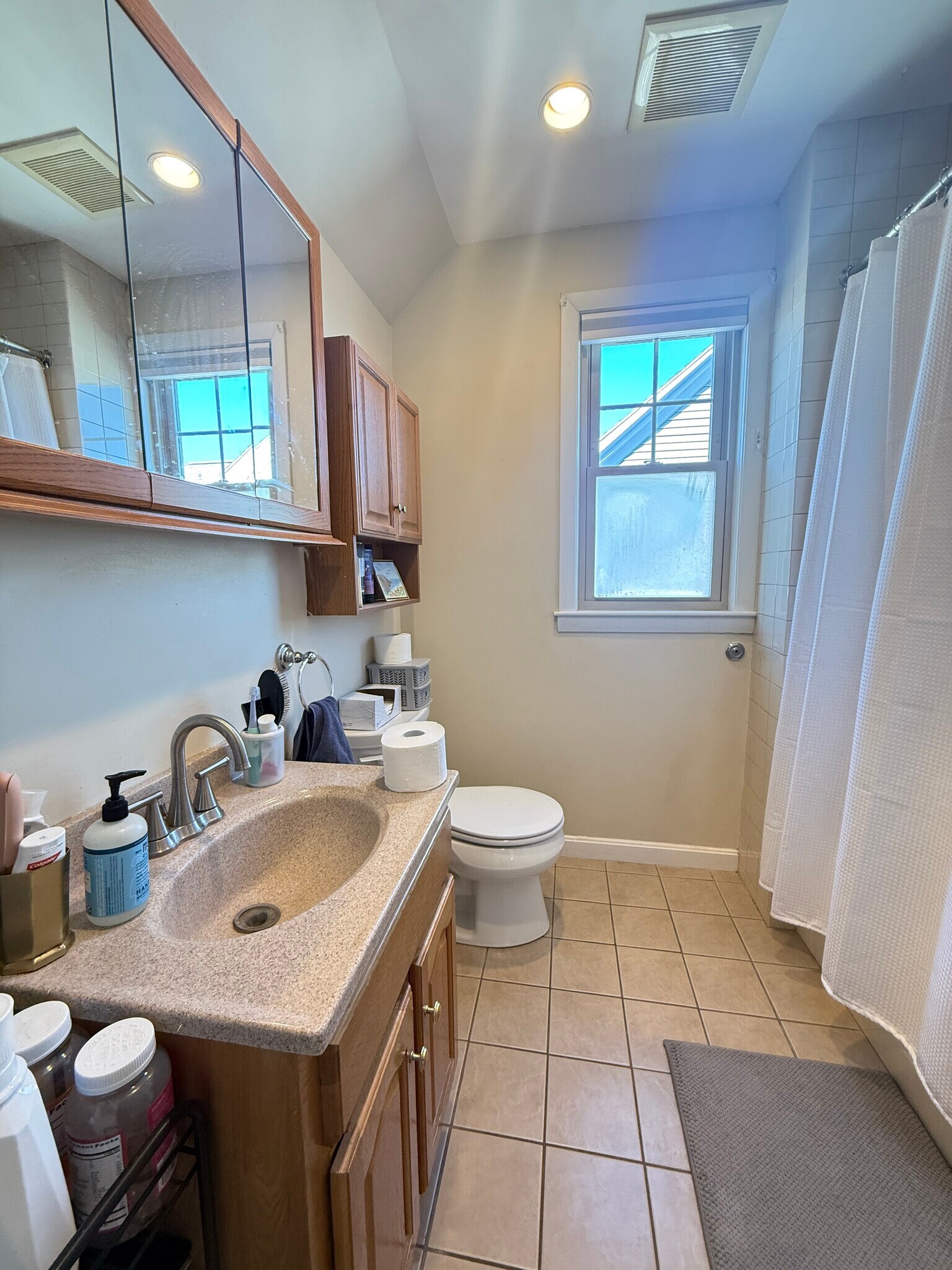 Building Photo - 5 Mapleton St