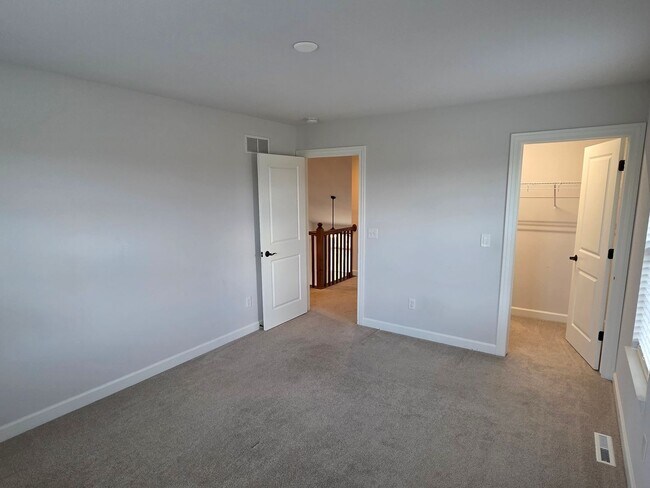 Building Photo - W239N3743 River Birch Ct