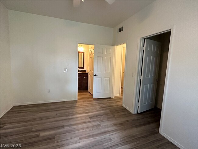 Building Photo - 1050 E Cactus Ave