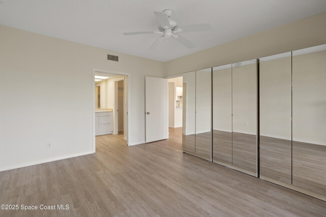 Building Photo - 6165 S Mirror Lake Dr