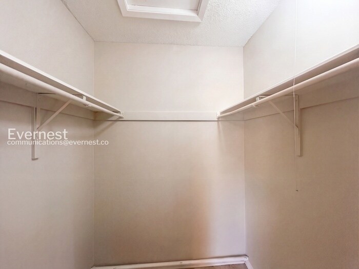 Building Photo - 6585 Fairwood Cove