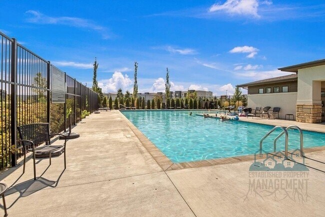 Building Photo - 1740 E State Ave