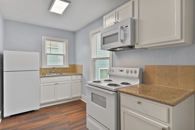 Building Photo - 909 28th St