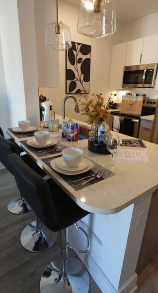 Building Photo - 9127 Town Center Pkwy