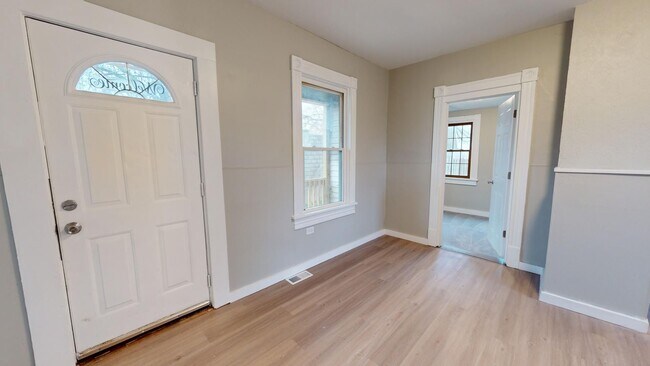 Building Photo - 3218-22 Walton