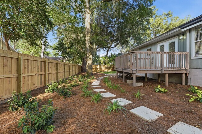 Building Photo - Wellington Place 3 Bedroom 2 Bath