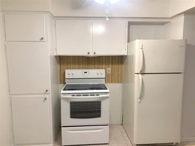 Building Photo - 3809 N Braeswood Blvd