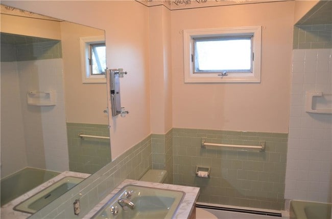 Building Photo - 15 Halsey St