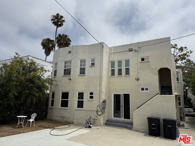 Building Photo - 211 S Arnaz Dr