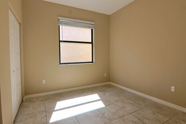 Building Photo - 634 NE 193rd Terrace