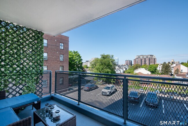Building Photo - 30 Glenbrook Rd