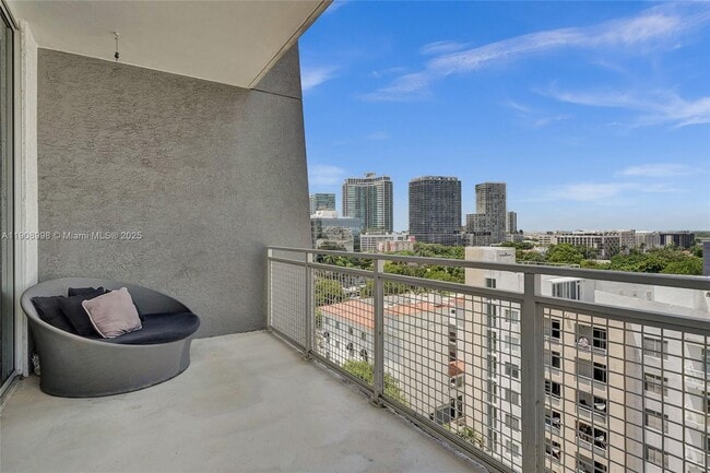 Building Photo - 444 NE 30th St