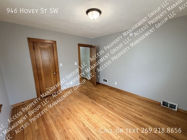 Building Photo - 946 Hovey St SW