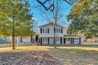 Building Photo - 5005 Maryland Dr