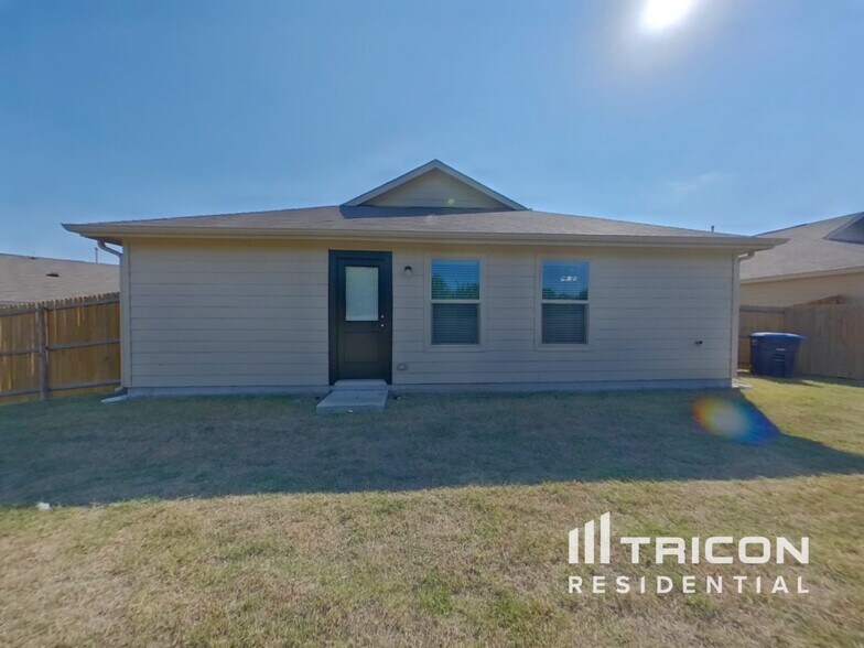 Building Photo - 304 Ranchito Pass