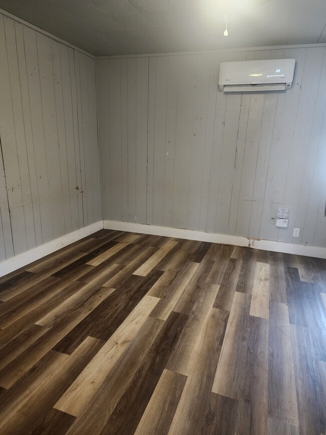 Building Photo - 111 W Locust Ave