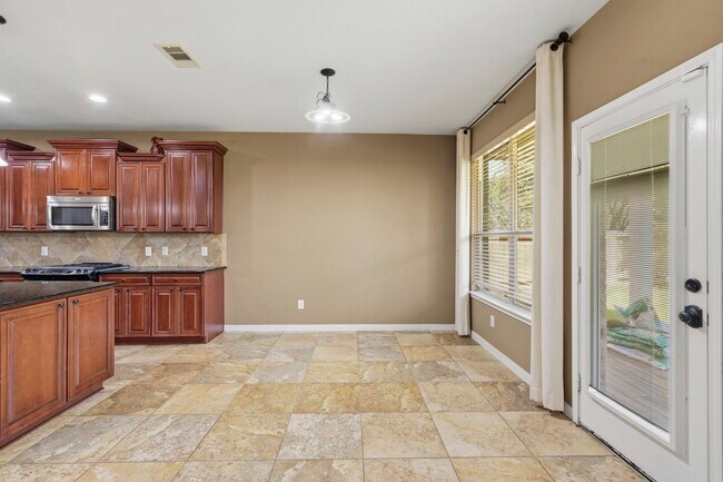 Building Photo - 25907 Foxrun Vista Dr