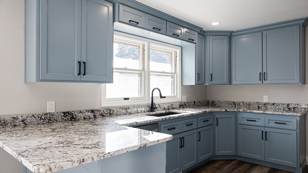 Building Photo - 920 9th St