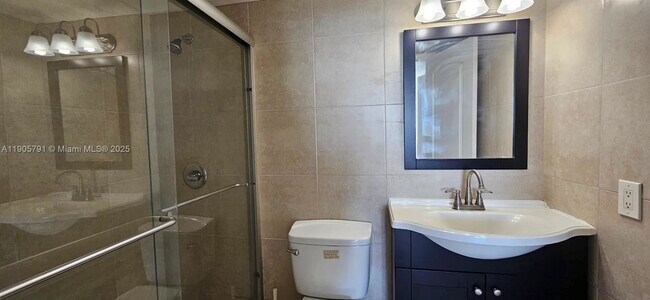 Building Photo - 2025 NE 164th St