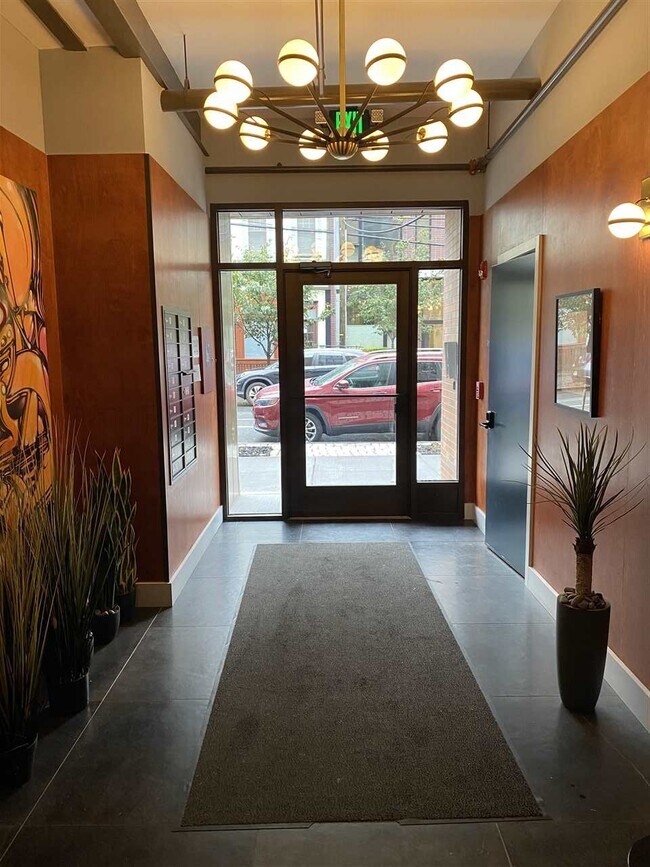 Building Photo - 124 Brunswick St