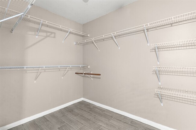 Building Photo - 17250 Cricketbriar Ct