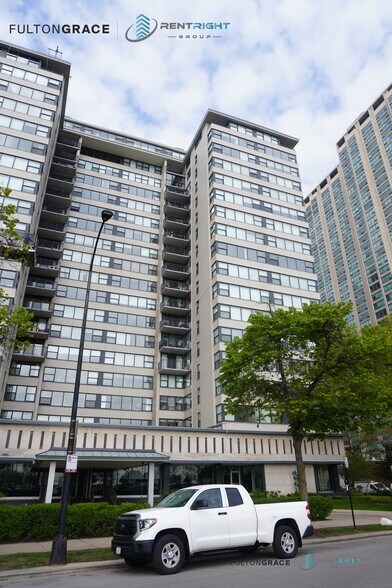 Building Photo - 3440 N Lake Shore Dr