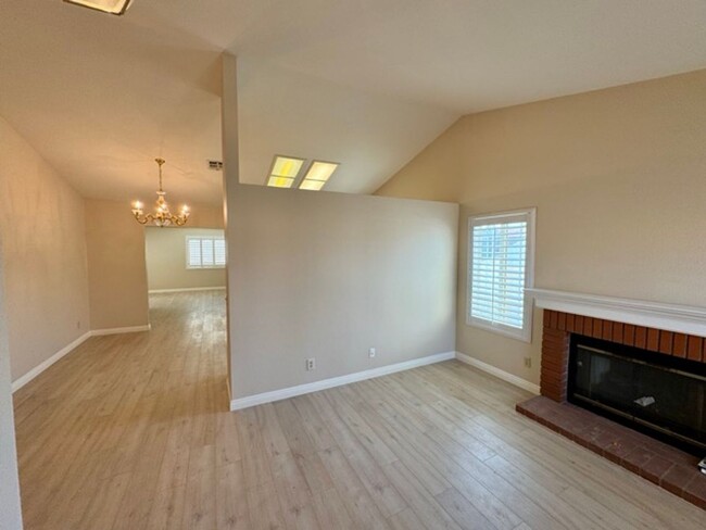 Building Photo - Beautifully Updated 3-Bedroom Home with Ne...