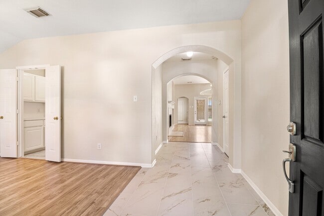 Building Photo - 14615 Rochelle Ct