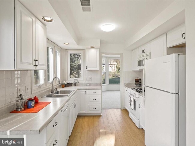 Building Photo - 7004 Dreams Way Ct