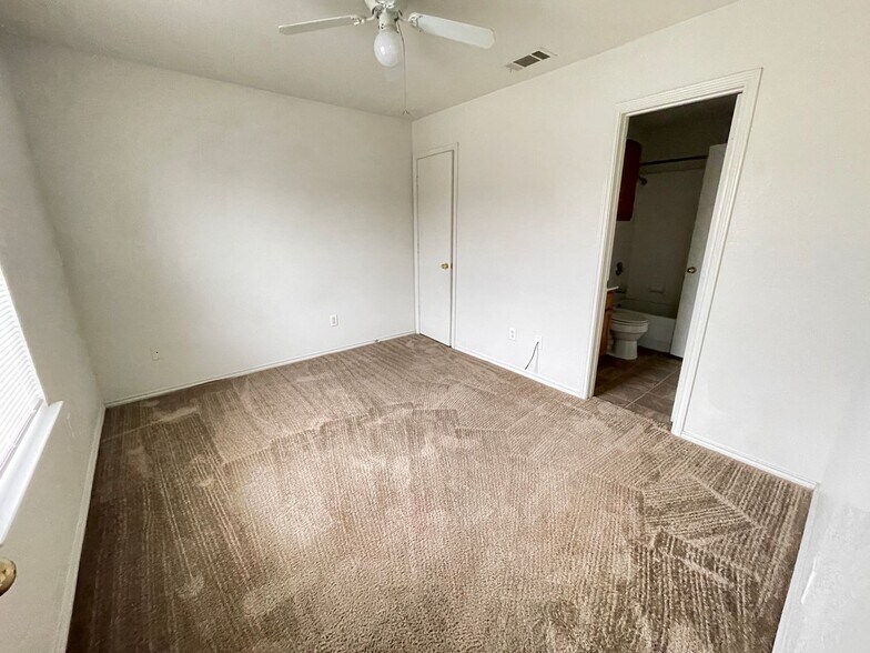 Building Photo - 5706 Redstone Dr